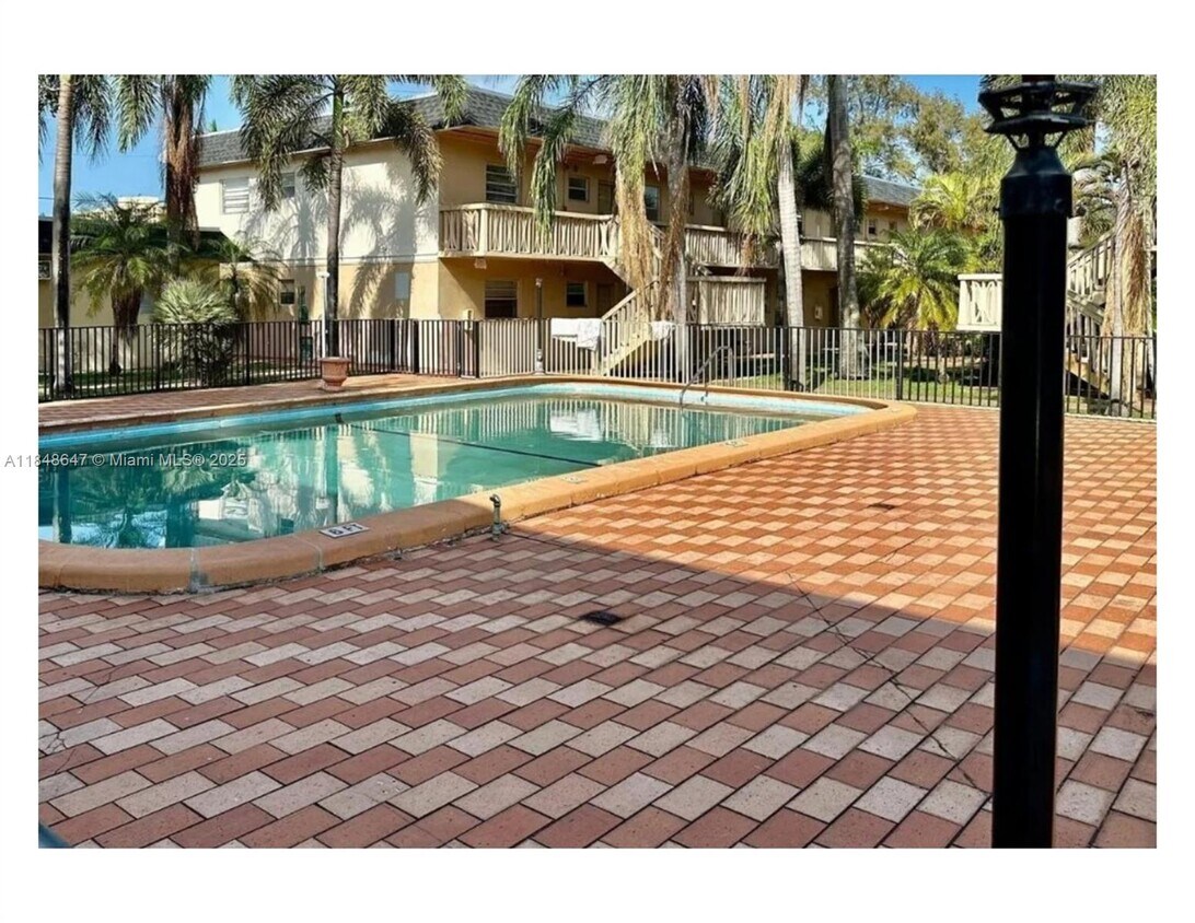 Foto del edificio - 1350 NE 119th St
