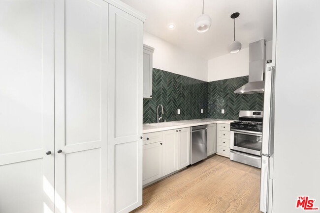 Building Photo - 3317 1/2 Hamilton Way