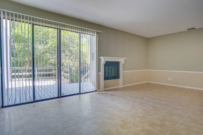 Foto del edificio - 2 Bedroom, 2.5 Bath Townhome with Easy Acc...