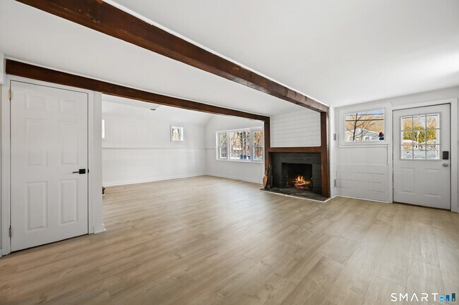 Foto del edificio - 99 Ramapoo Rd