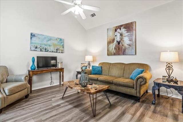 Foto del edificio - 115 Collett Ct