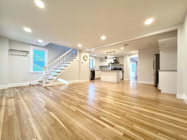Building Photo - 130 Viles St