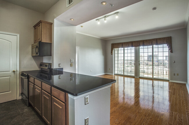 Building Photo - 3225 Turtle Creek Blvd