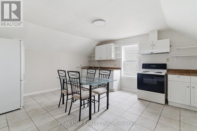 Building Photo - 162 Darling St