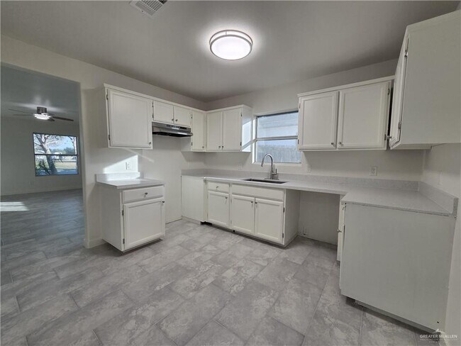 Foto del edificio - 15 Serg Loop