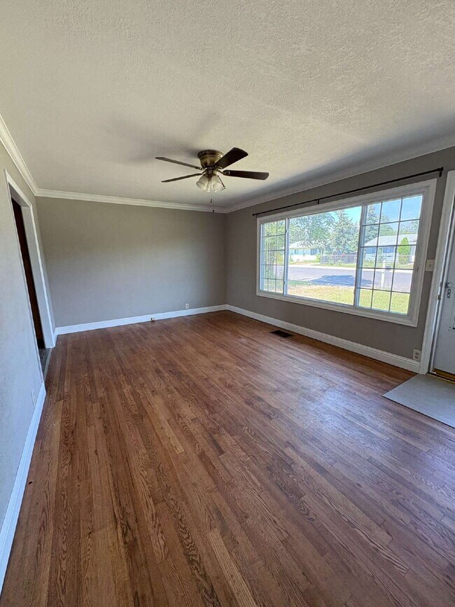 Foto del edificio - 3 bedroom - Montrose
