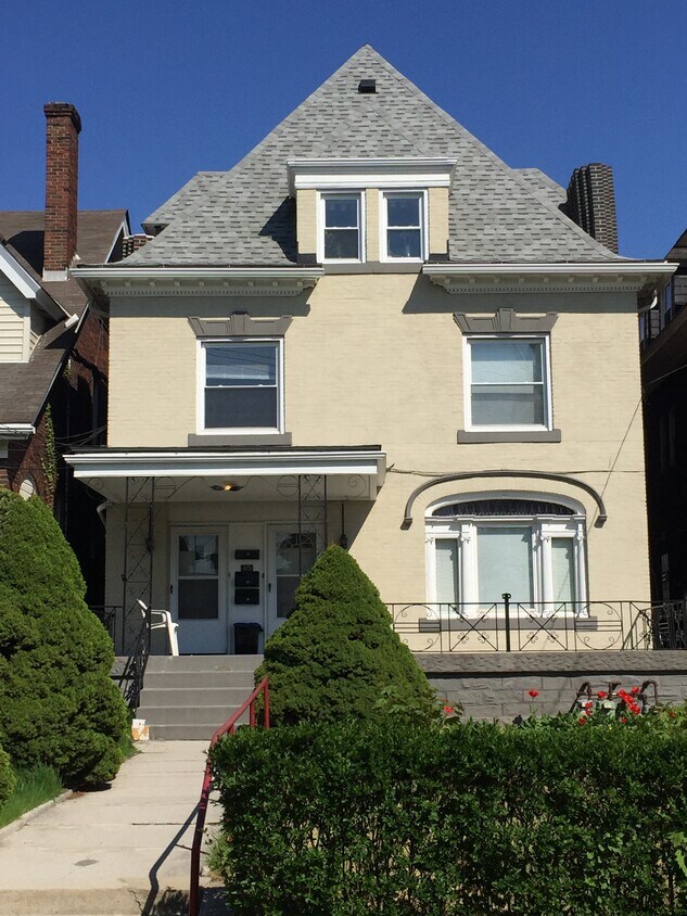 front of house - 415 S Winebiddle St