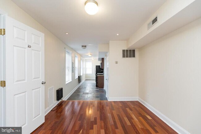 Foto del edificio - 1232 N Randolph St