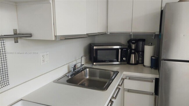 Foto del edificio - 1731 SE 15th St
