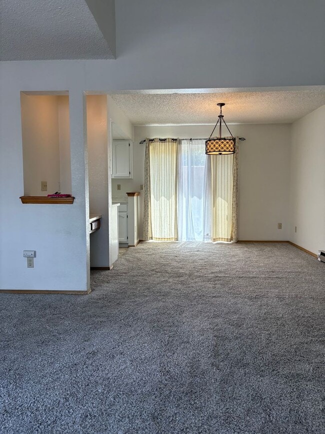Building Photo - 2 bedroom with Wood Burning Fireplace In V...