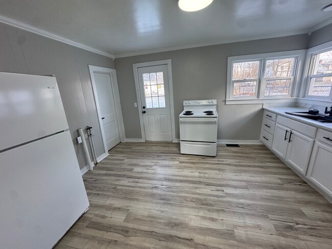 Foto del edificio - 704 E Walnut St