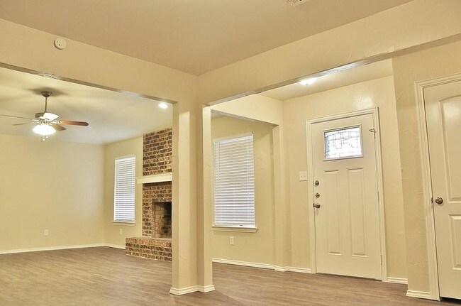 Building Photo - 823 Flamingo Way
