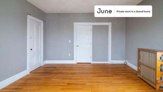 Building Photo - Room in Shared 5 bed/1 bath home