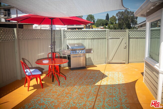 Foto del edificio - 2247 Moore St