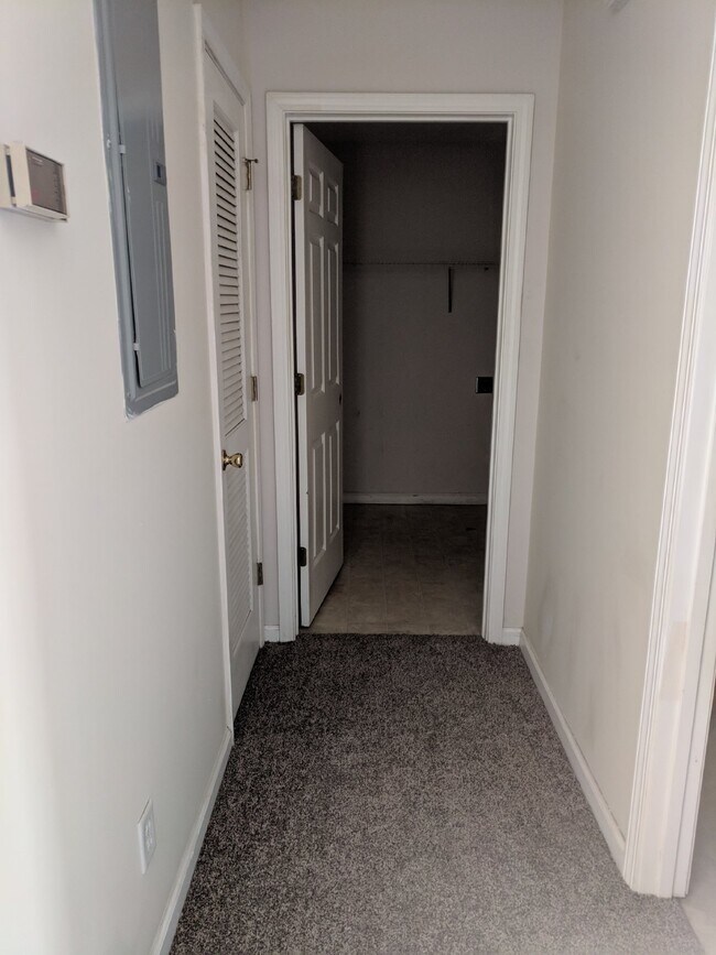 Building Photo - Apartment for Rent