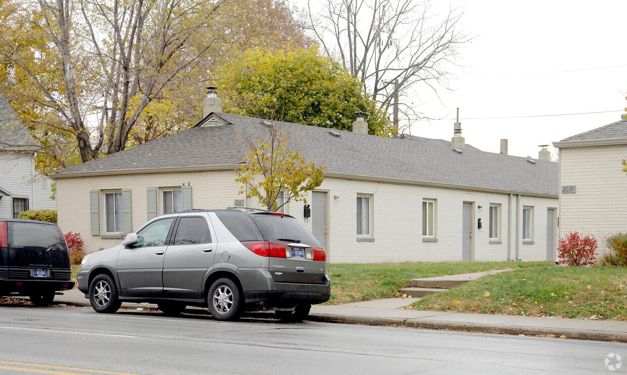 Foto del edificio - 2041 N College Ave