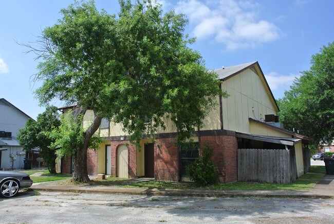 Foto del edificio - 4503 Hunt Cir