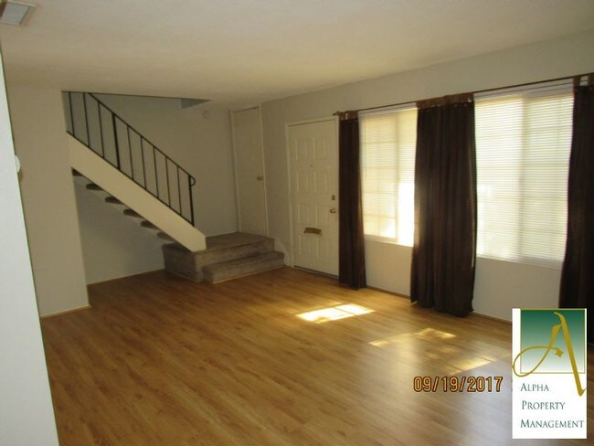 Building Photo - 8837 La Riviera Dr