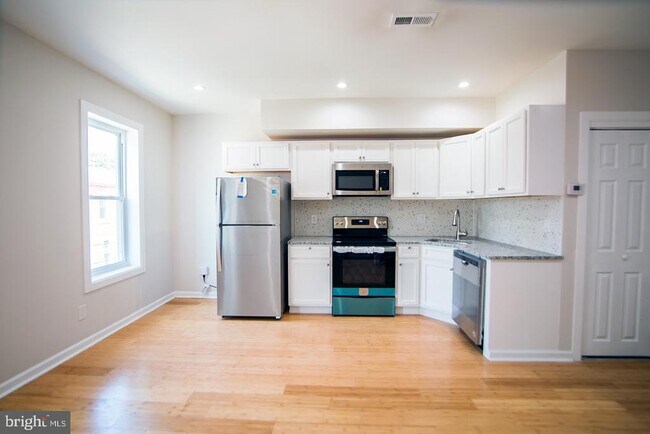 Foto del edificio - 2428 Sharswood St