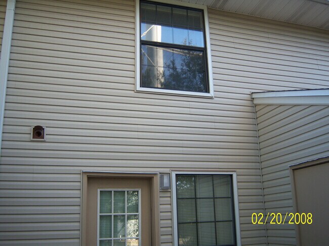 Building Photo - 121 Classic Manor Ct