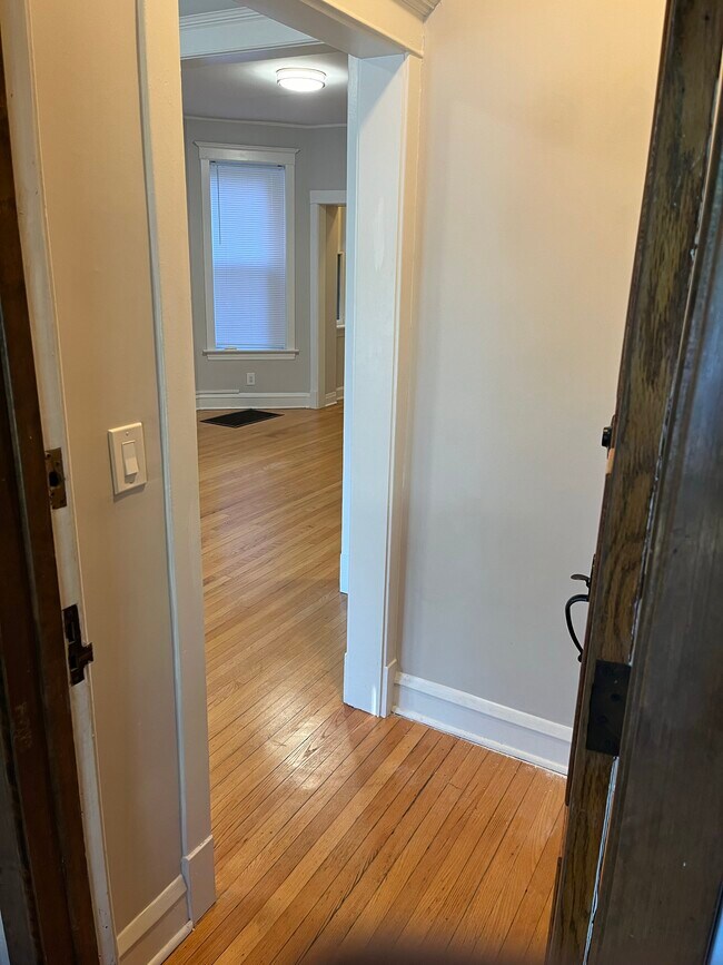 Foto del edificio - 1924 W Wilson Ave