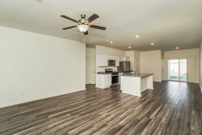 Building Photo - 13714 Luna Pass