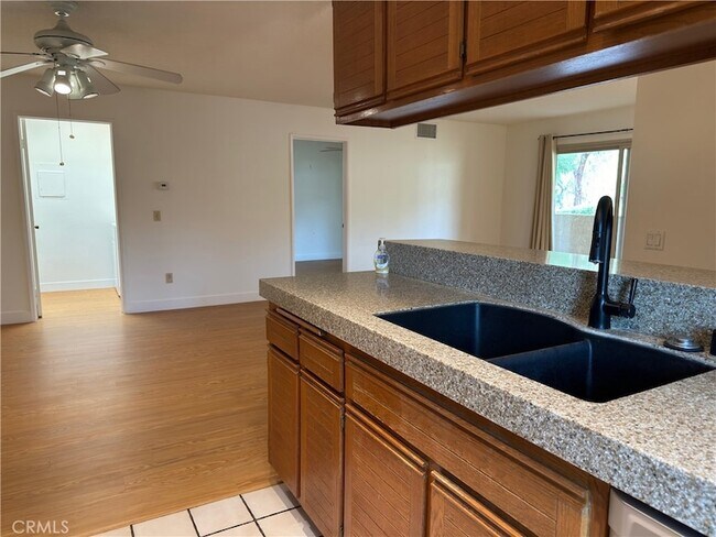 Foto del edificio - 25221 Tanoak Ln