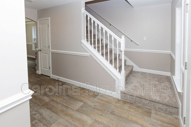 Foto del edificio - 467 Timberwood Dr