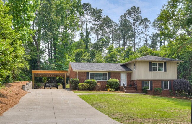 Foto del edificio - 813 Hammond Dr