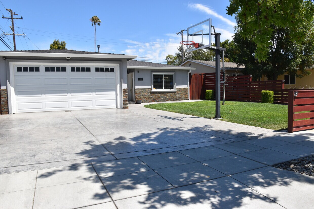 Foto principal - 1721 California St