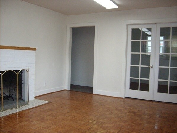 Foto del edificio - Well kept house near downtown Eugene with yard care included