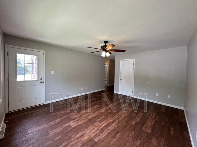 Foto del edificio - 3012 Willowcreek Rd