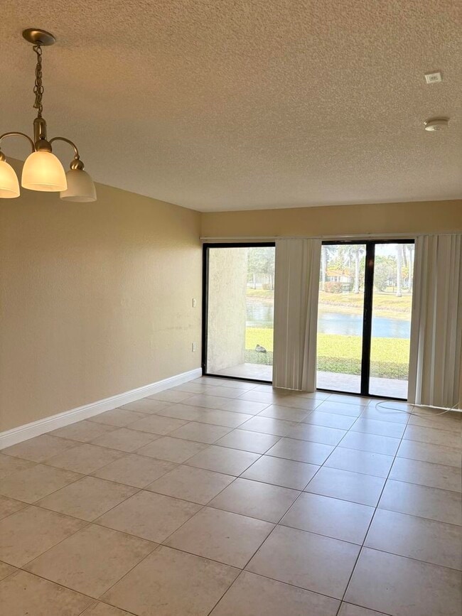 Building Photo - 1545 Lake Crystal Dr