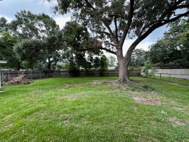 Foto del edificio - 733 Genevieve Drive