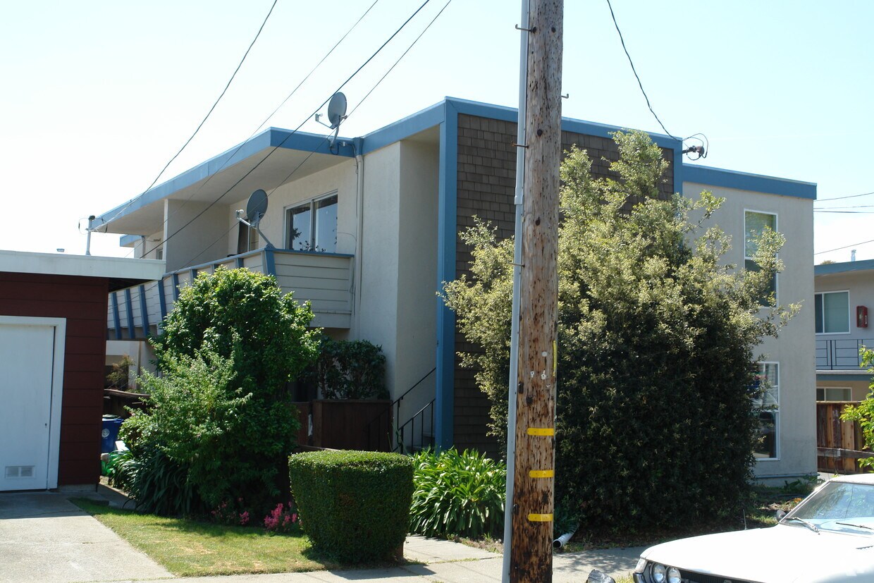 Building Photo - 6208 Cypress Ave