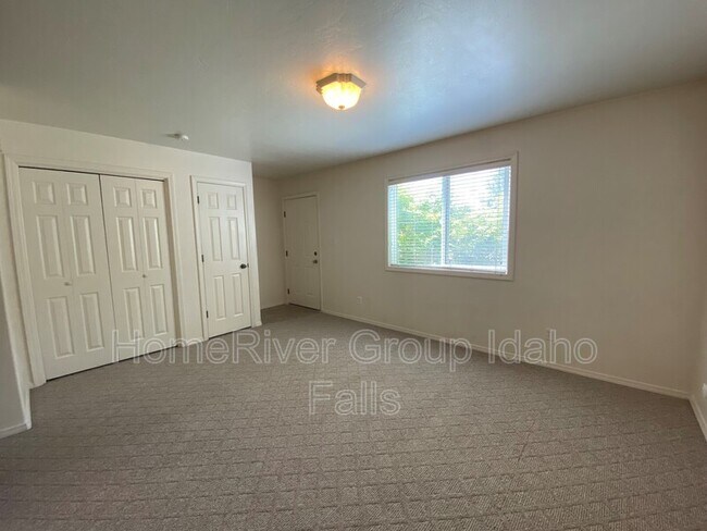 Foto del edificio - 3103 Chasewood Dr