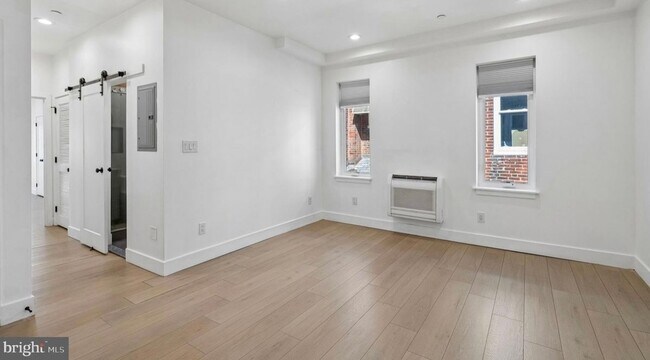 Foto del edificio - 633 N 64th St