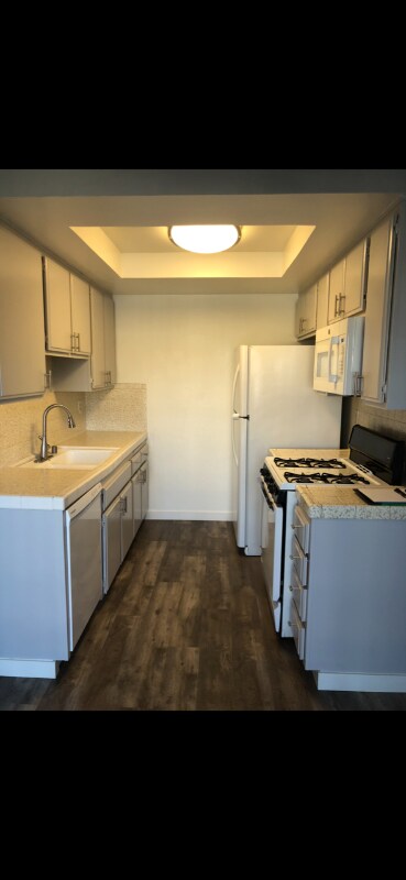 Building Photo - 653 W 13th St