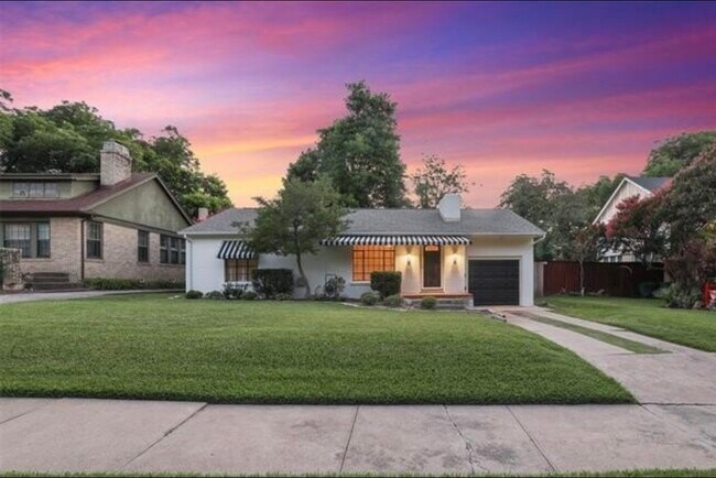 Building Photo - 2732 6th Ave