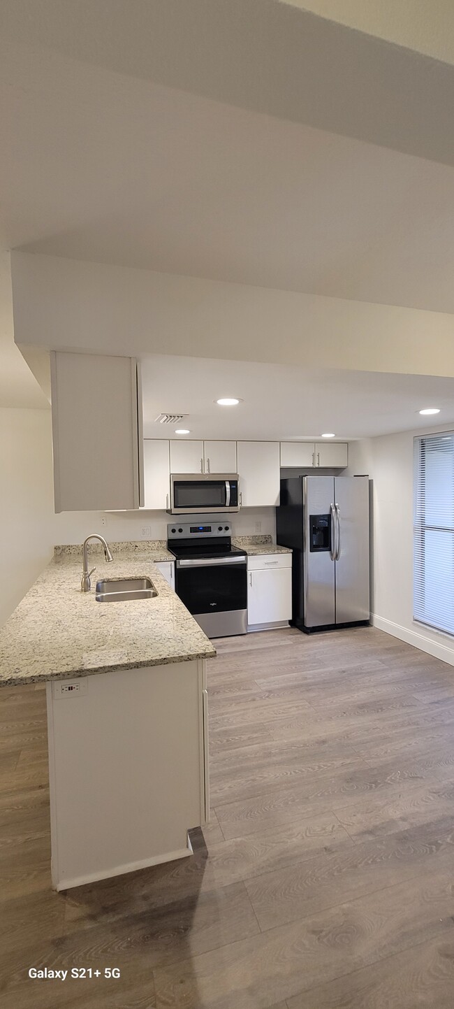 Building Photo - 2150 Bancroft Pl