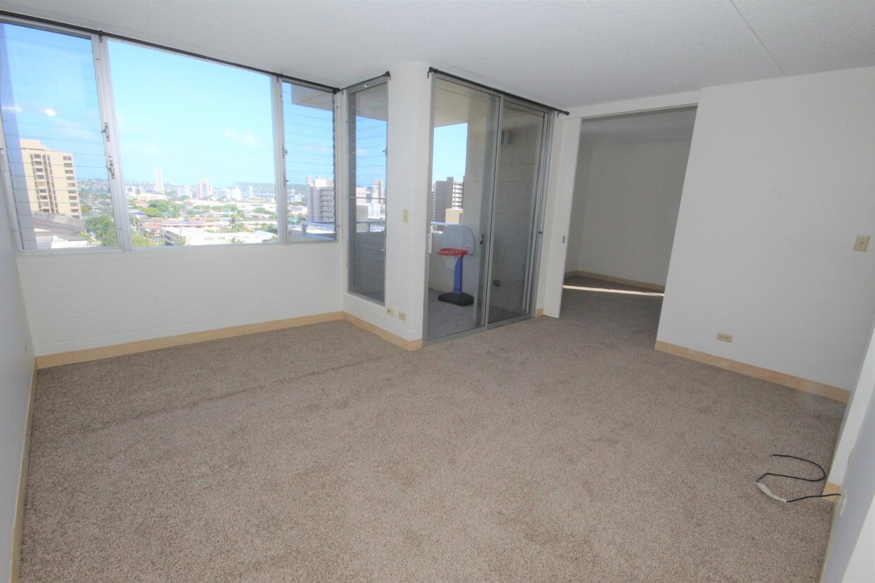 Primary Photo - AVAILABLE NOW! 2 BED 1 BATH 1 COVERED PARK...