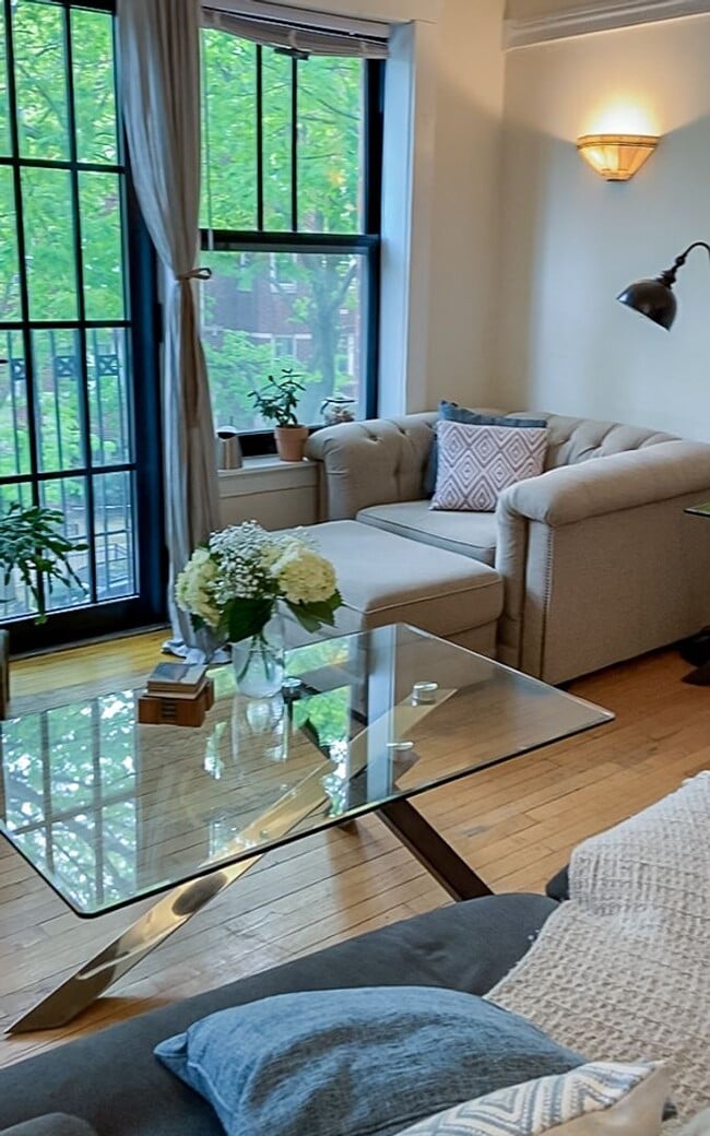 Building Photo - 643 W Arlington Pl