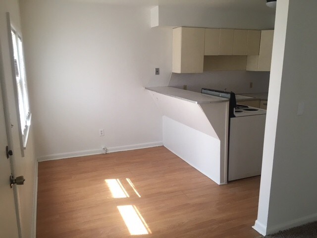 Building Photo - 611 N Meridian Ave