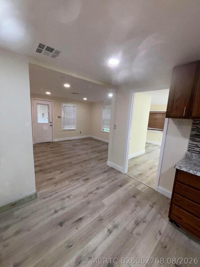 Foto del edificio - 1717 Linwood Ave