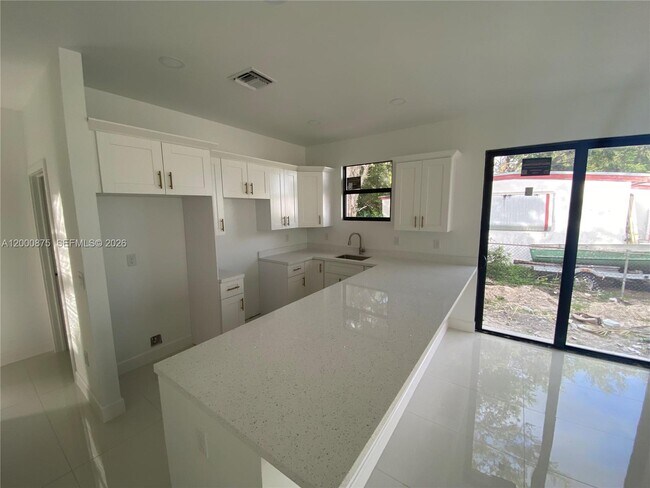 Foto del edificio - 1851 Wilmington St