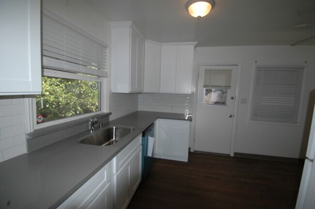 Building Photo - 1401 Dowling Blvd