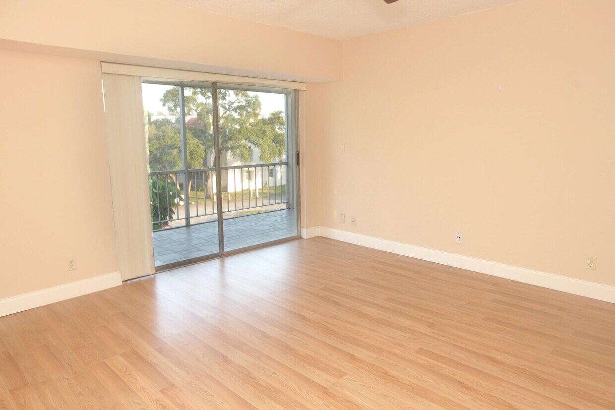 Foto principal - 632 NW 13th St