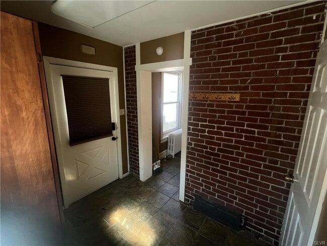 Building Photo - 226 S West St