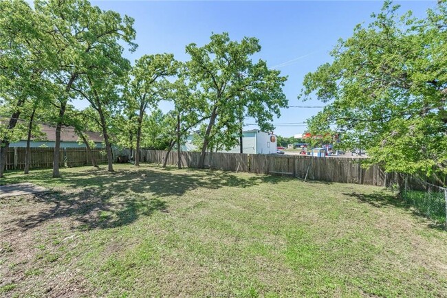 Building Photo - 3202 Crane Ave