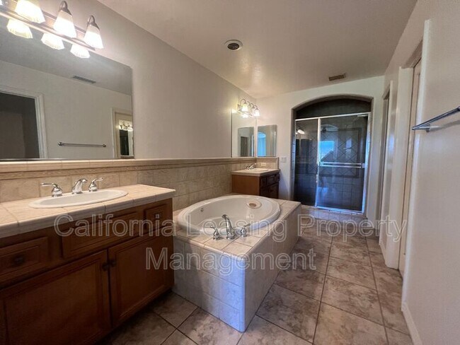 Building Photo - 25526 Via Ventana